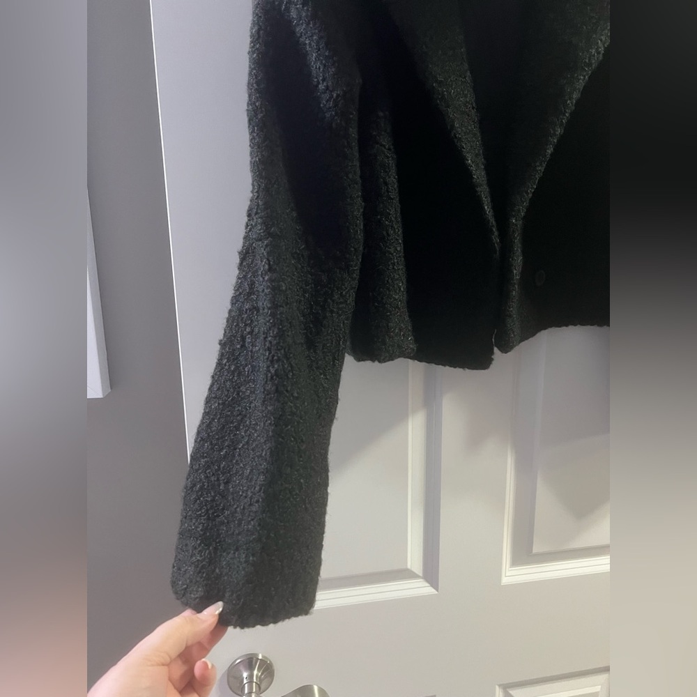 NEW with tags! XL Cropped Women's Black Fuzzy Textured Jacket from Amazon. - Picture 6 of 10